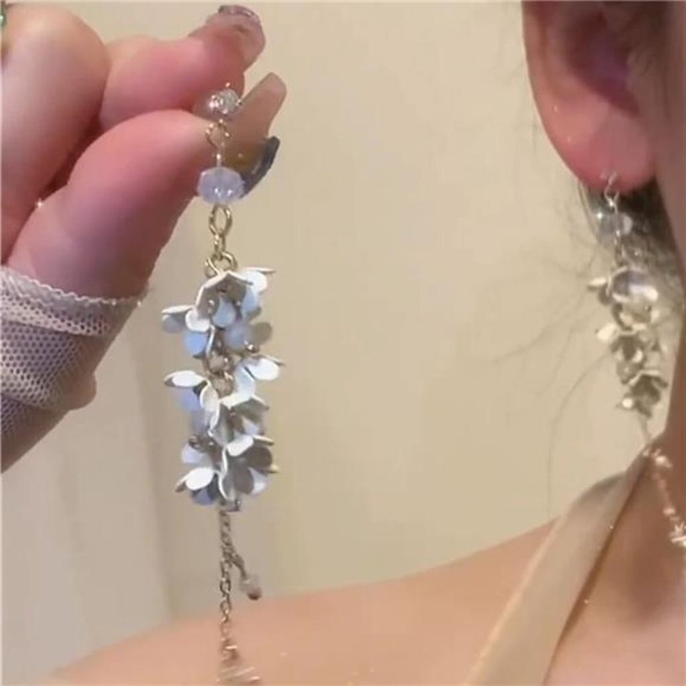 Boho White Flower Statement Stud Earrings Long 3D Petal Drop Dangle‎ Earrings - Picture 5 of 6